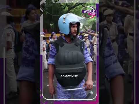 Indian riot police charge at protesters demanding political reform #India #CockroachJantaParty