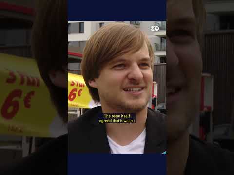 Why is the German chancellor being criticized for his World Cup post? | DW News