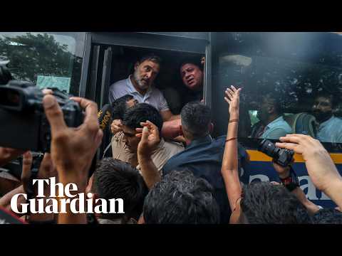 Rahul Gandhi detained and pulled on to bus after calling for Narendra Modi to resign as PM