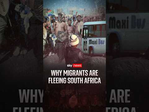 Migrants crossing into South Africa as thousands leave on buses