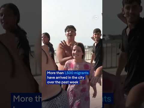 Hundreds of migrants swim into Spain from Morocco | DW News