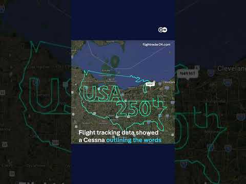 Skywriter traces ‘USA 250th’ above entire state of Ohio | DW News