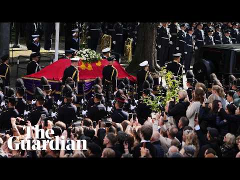 Norwegians gather in Oslo to mourn King Harald