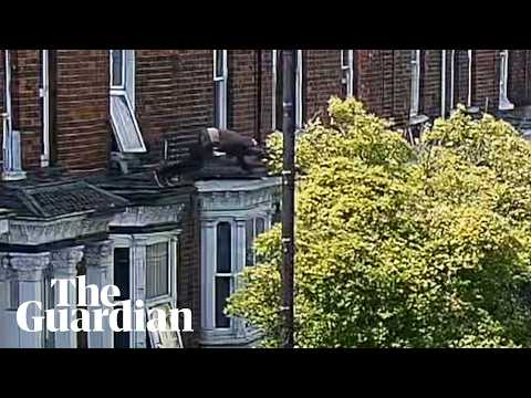 Man dives out of first-floor window to escape kidnappers in Lincolnshire