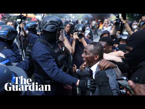 French mayor teargassed after shielding student protesters from police