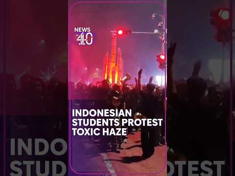 Indonesian students clash with police over handling of toxic haze