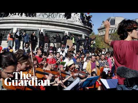 French police encircle and teargas orchestra playing at Paris protest