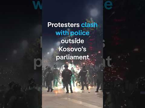 Protesters clash with police outside Kosovo’s parliament | DW News