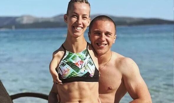 Mum born with no arms changes her new daughter’s nappies using her feet