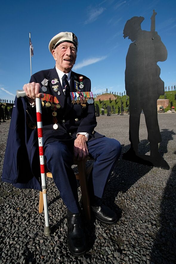 World War Two veteran, 100,  pays tribute to 1,475 fallen comrades in emotional ceremony