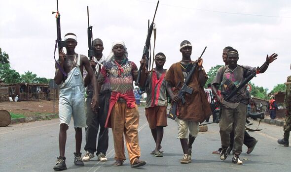 Incredible moment SAS rescued British soldiers taken hostage in war zone