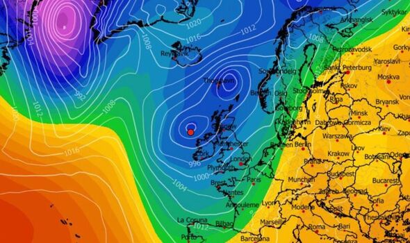 UK snow forecast shows blizzards battering nation for 30 hours as Arctic storms hit