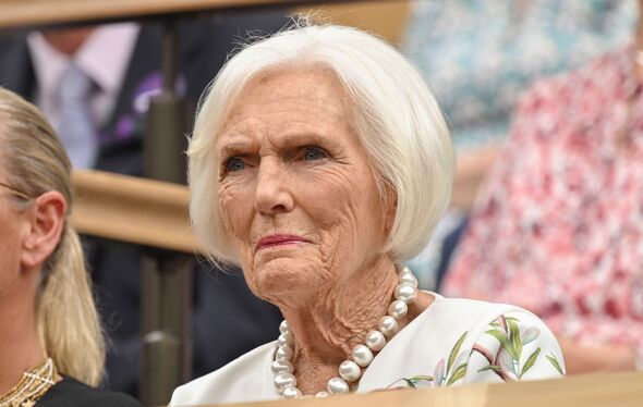 Mortified Mary Berry ‘nearly poisons’ viewers with recipe as colleague intervenes