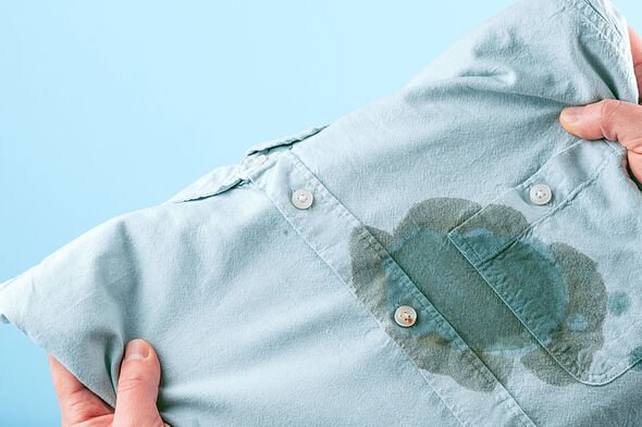 Tough oil stains will vanish when covered in 2 common household items before washing