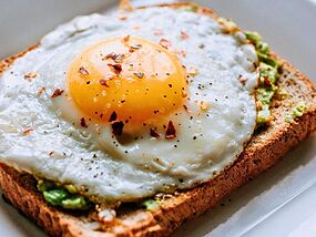 Fried eggs will stay tasty and tender if you do an easy 30-second task before cooking them