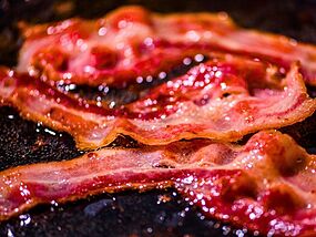 Bacon is crispier if you ditch oil and pour a simpler ingredient into the pan instead